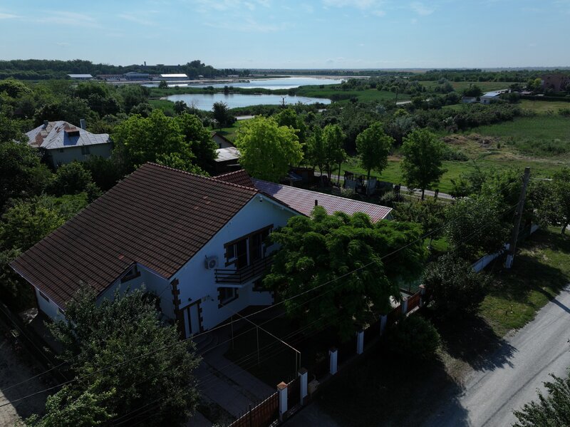 Ialomita Casa- Vila/ chiar langa pensiunea Amara