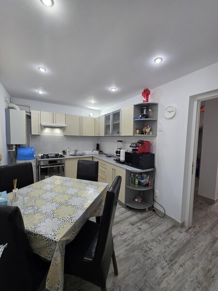 Ialomita Casa- Vila/ chiar langa pensiunea Amara