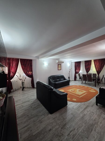 Ialomita Casa- Vila/ chiar langa pensiunea Amara