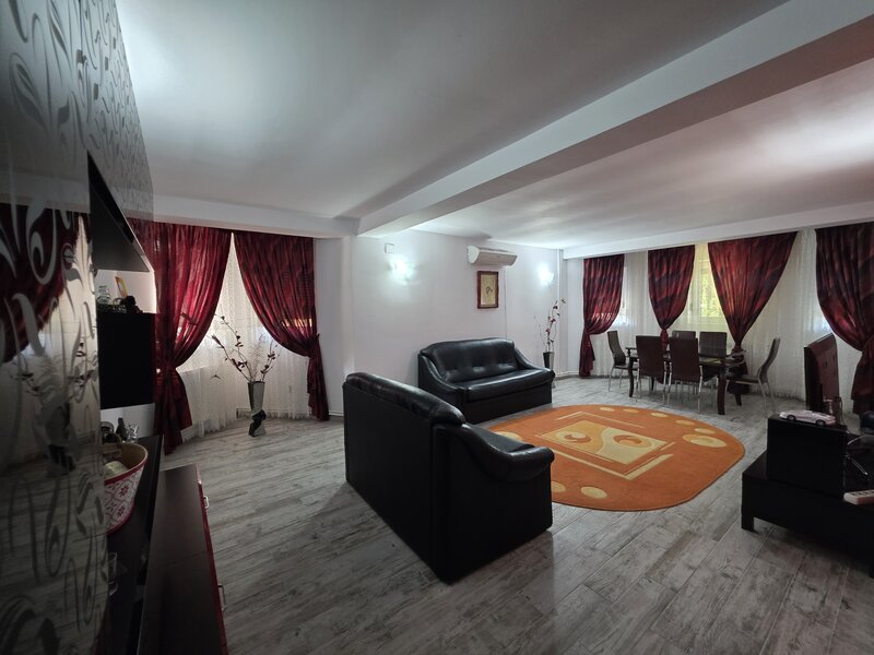 Ialomita Casa- Vila/ chiar langa pensiunea Amara