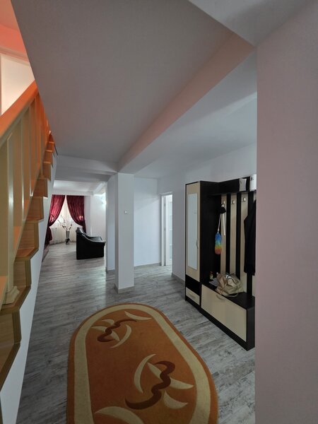 Ialomita Casa- Vila/ chiar langa pensiunea Amara